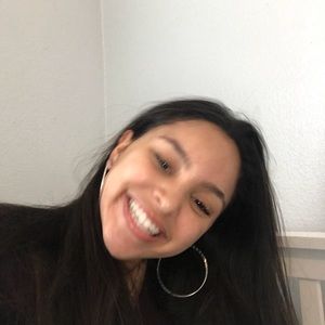 Meet your Posher, Nadia